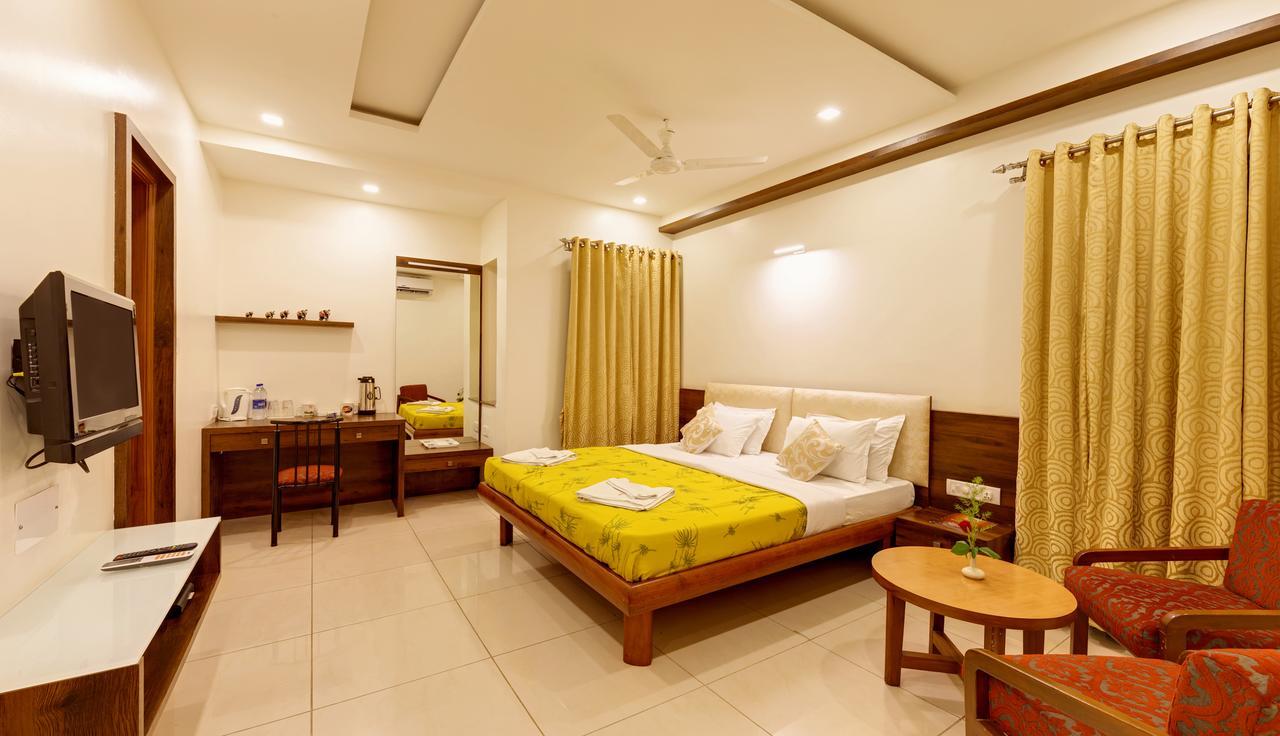 Hotel Woodland Kolhapur Εξωτερικό φωτογραφία